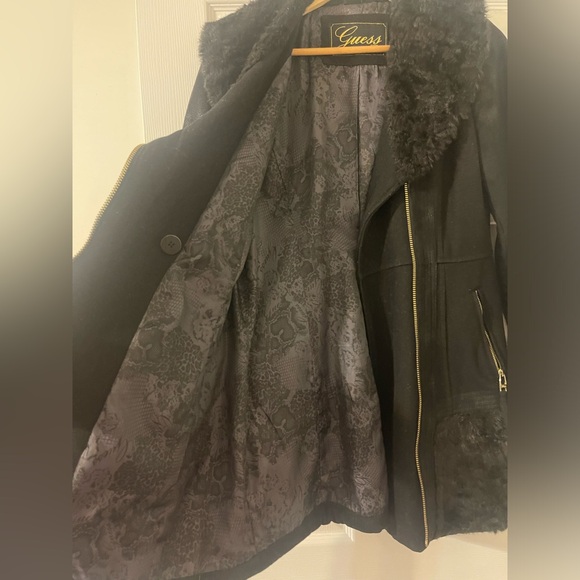 Guess black for fur jacket with gold zipper - Picture 5 of 5